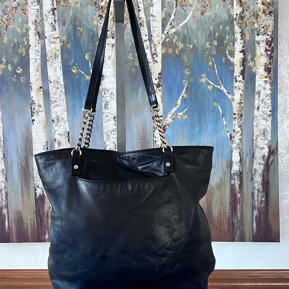 Micheal Micheal Kors Lightweight Black Leather Shoulder Bag - Picture 2 of 11